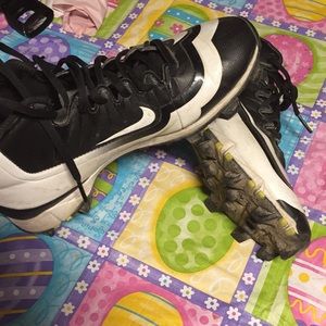 SOFTBALL CLEATS